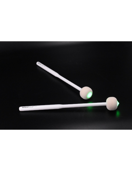Battes de grosse caisse marching lumineuses, finition blanche.
